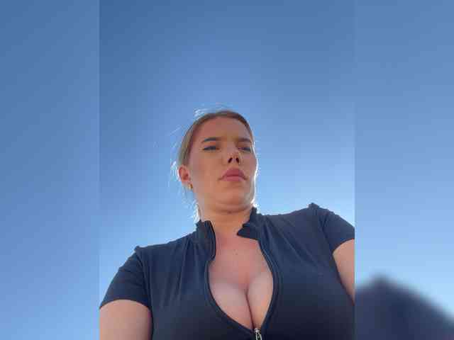 LYALYAtop webcam