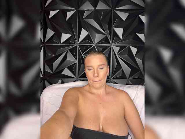 LYALYAtop webcam