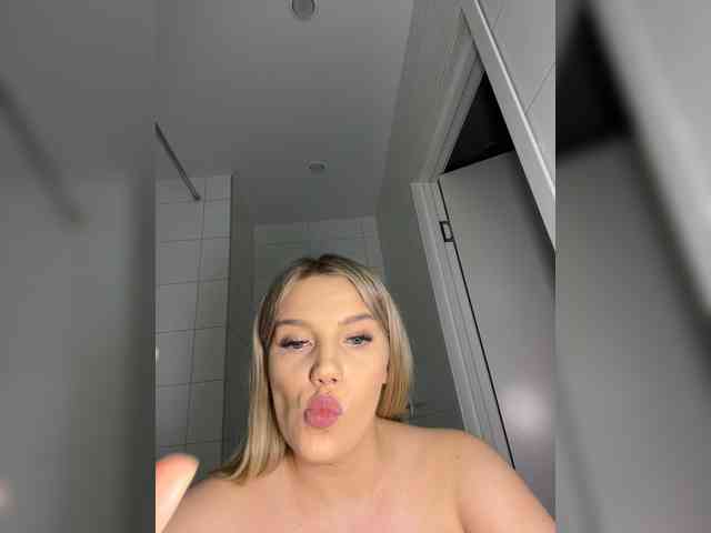 LYALYAtop webcam