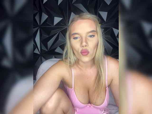 LYALYAtop webcam