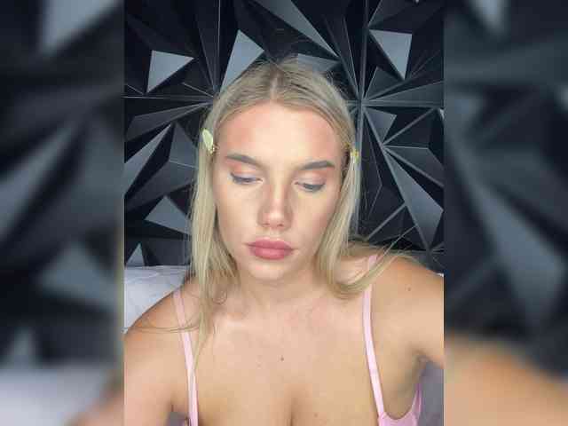 LYALYAtop webcam