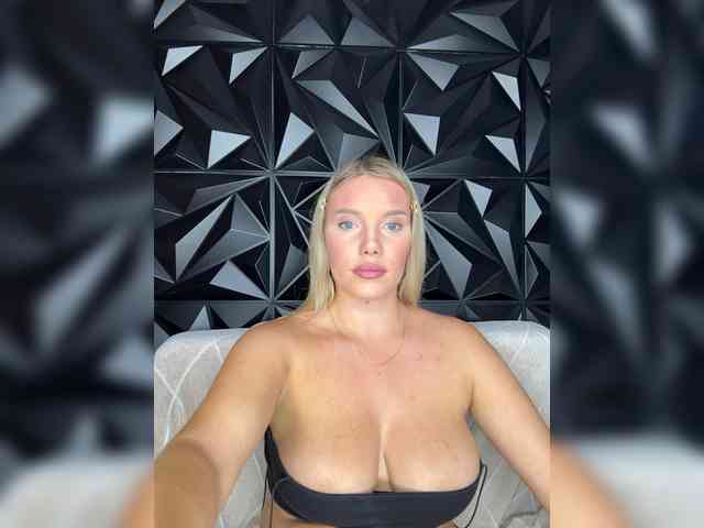 LYALYAtop webcam