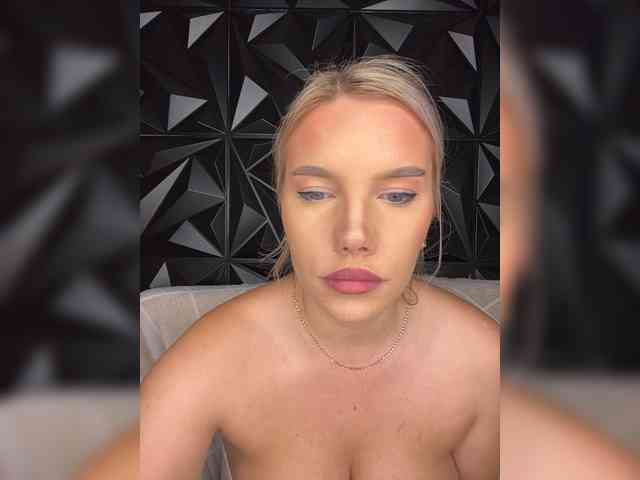 LYALYAtop webcam