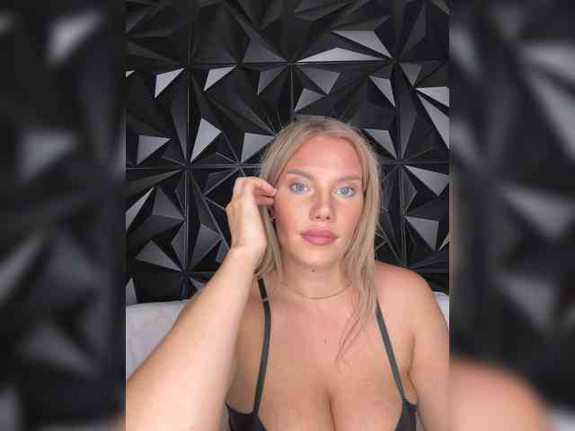 LYALYAtop webcam