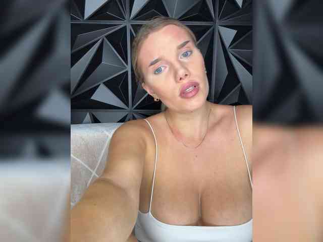 LYALYAtop webcam