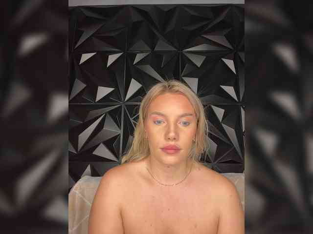 LYALYAtop webcam