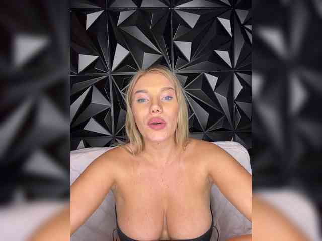 LYALYAtop webcam