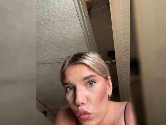 LYALYAtop webcam
