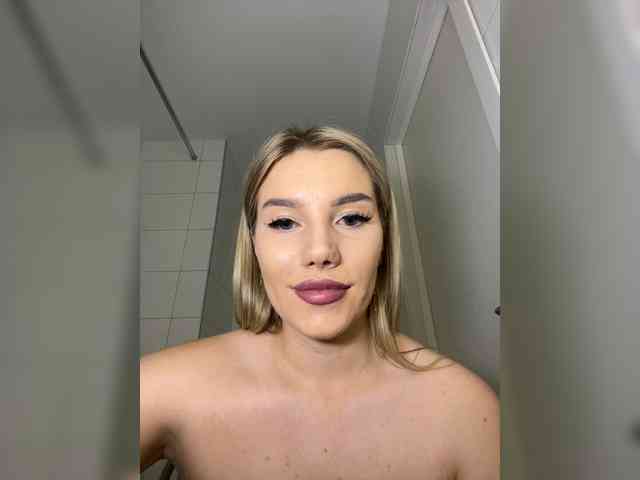 LYALYAtop webcam