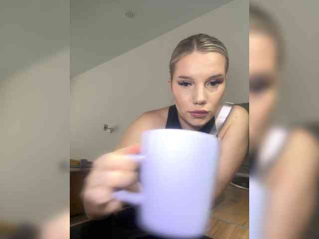 LYALYAtop webcam
