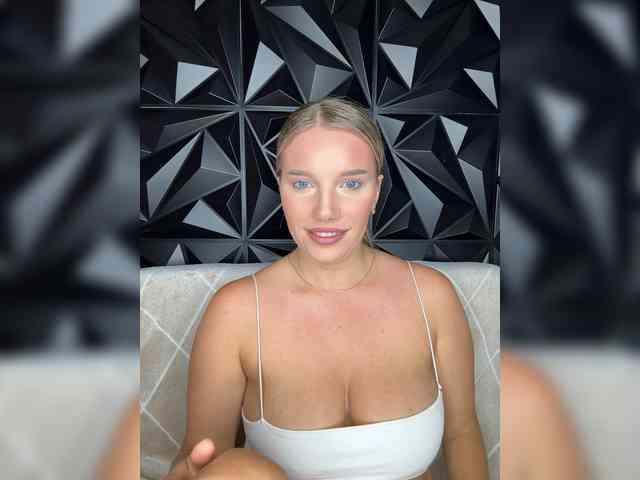 LYALYAtop webcam