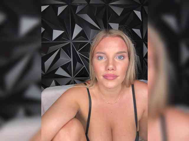 LYALYAtop webcam
