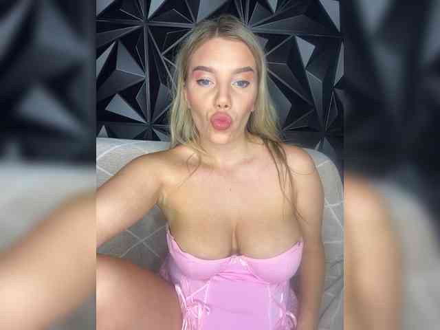 LYLAtop Live Webcam on BongaCams