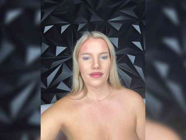 LYALYAtop webcam