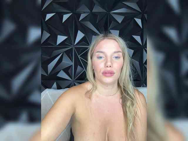 LYALYAtop webcam