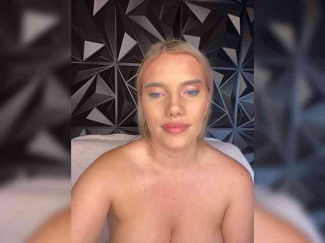 LYALYAtop webcam