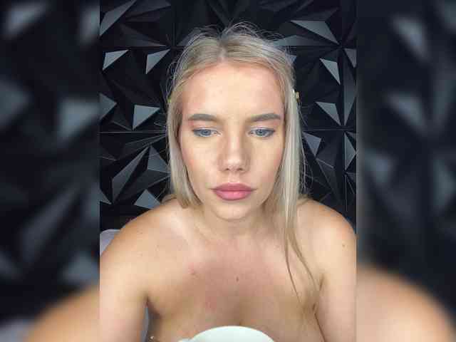 LYALYAtop webcam