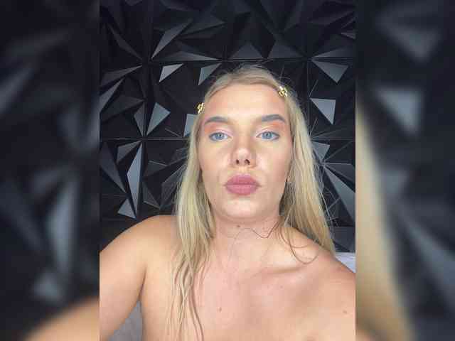 LYALYAtop webcam