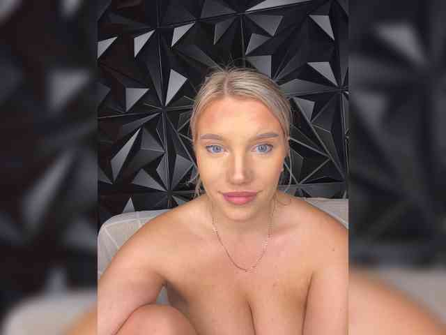 LYALYAtop webcam