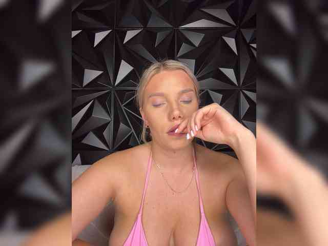 LYALYAtop webcam