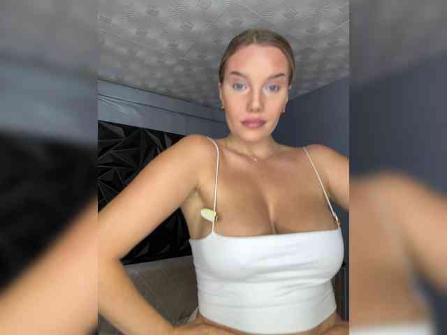 LYALYAtop webcam