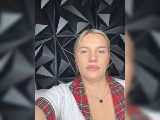 LYALYAtop webcam