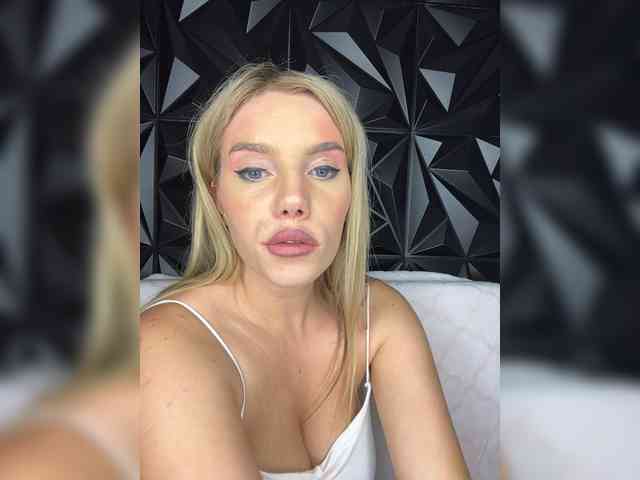 LYALYAtop webcam