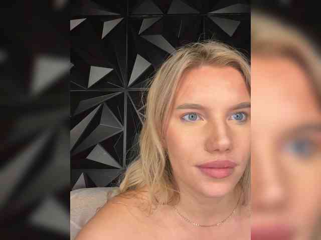 LYALYAtop webcam