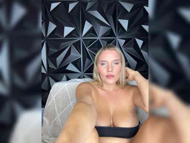 LYALYAtop webcam