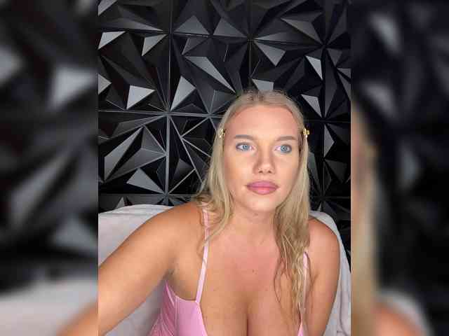 LYALYAtop webcam