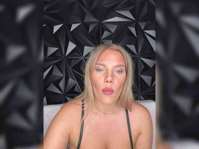 LYALYAtop webcam