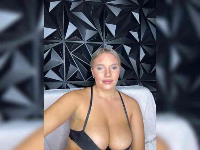 LYALYAtop webcam