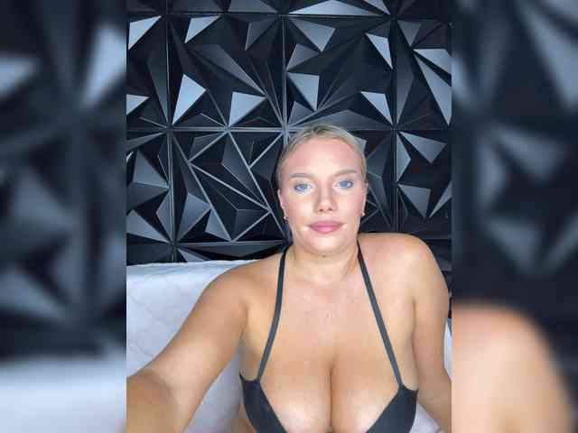 LYALYAtop webcam