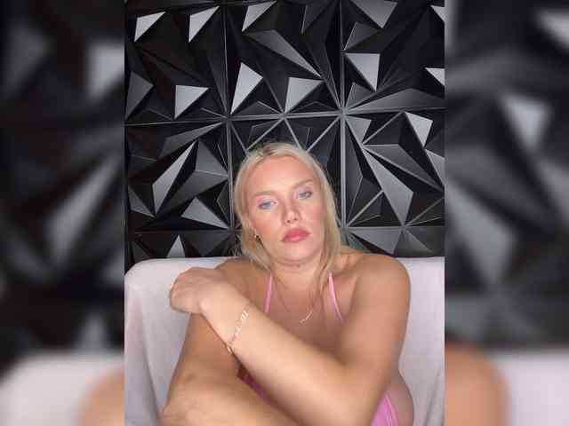 LYALYAtop webcam