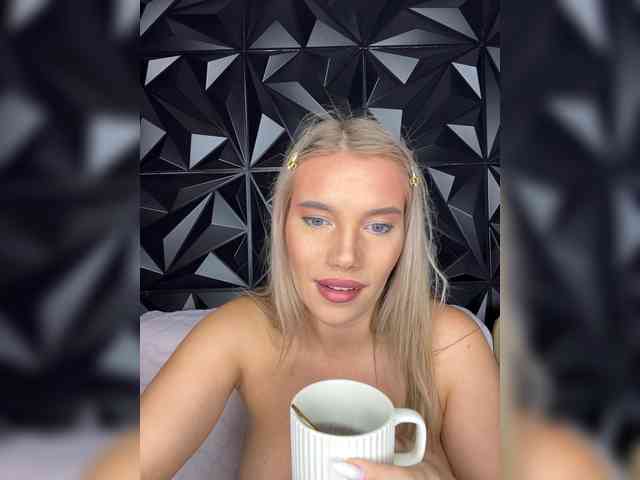 LYALYAtop webcam
