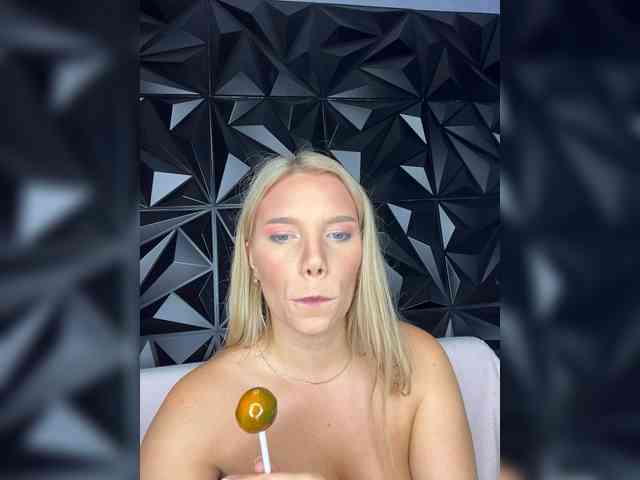 LYALYAtop webcam