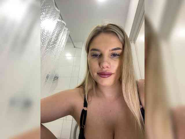 LYALYAtop webcam