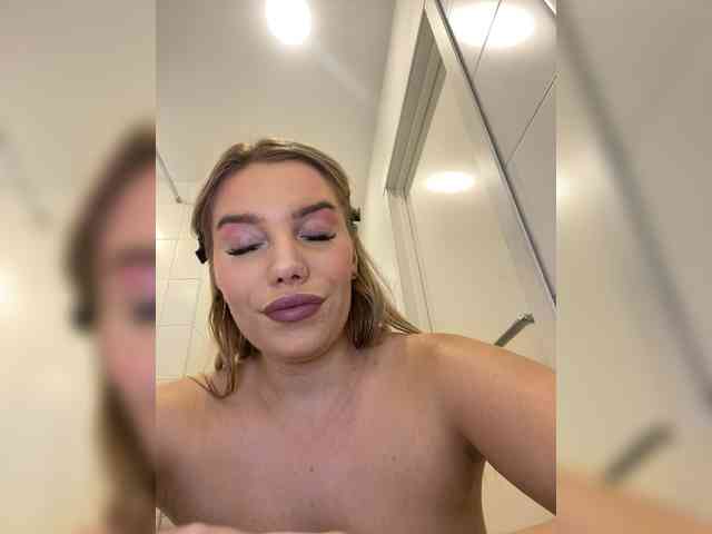 LYALYAtop webcam