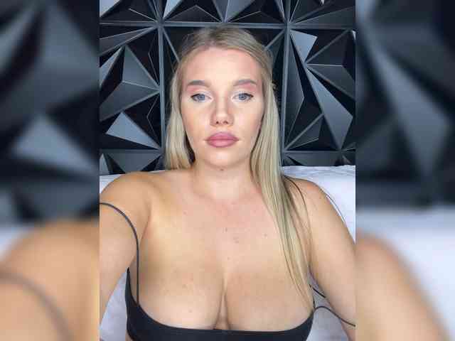 LYALYAtop webcam