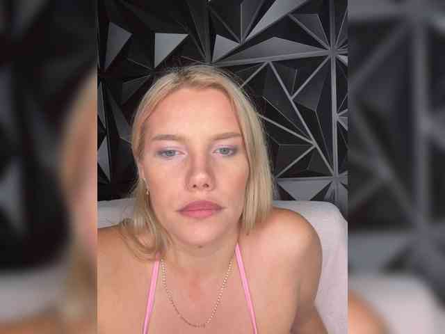 LYALYAtop webcam