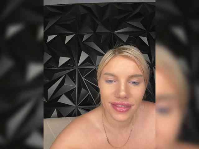 LYALYAtop webcam