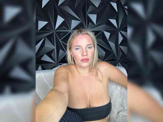 LYALYAtop webcam