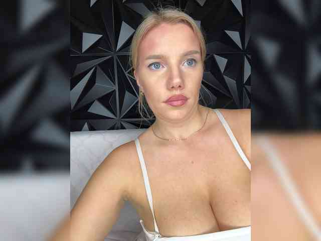 LYALYAtop webcam