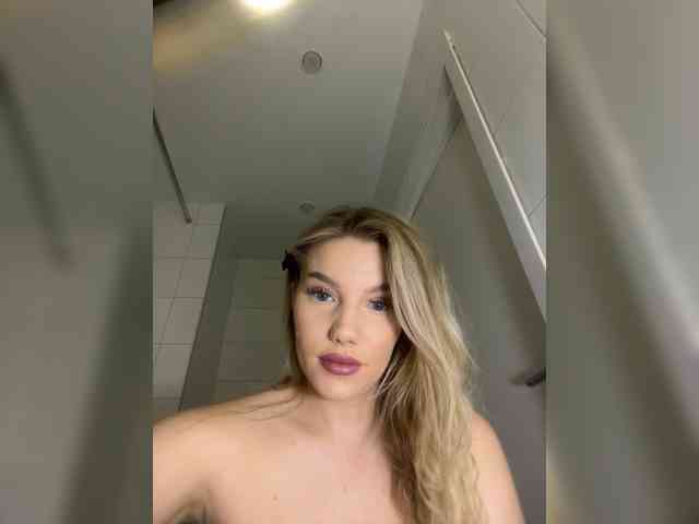 LYALYAtop webcam