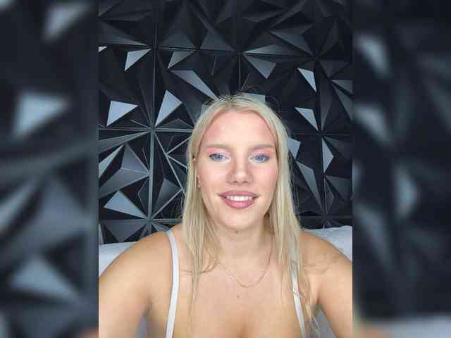 LYALYAtop webcam