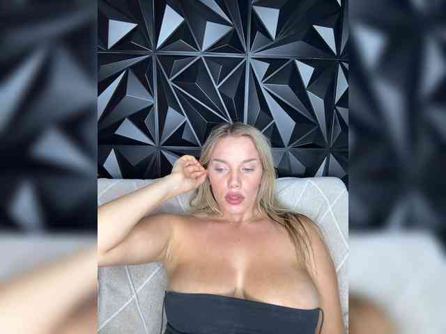 LYALYAtop webcam