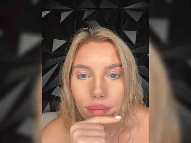 LYALYAtop webcam