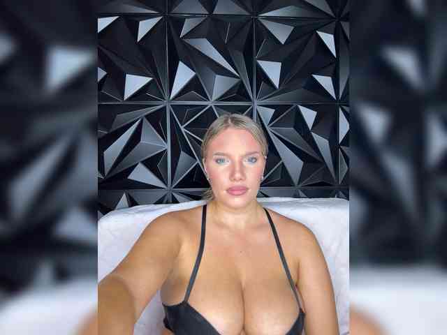 LYALYAtop webcam