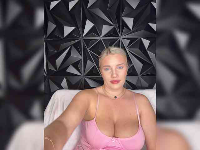LYALYAtop webcam