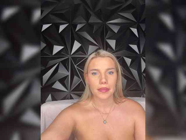 LYALYAtop webcam